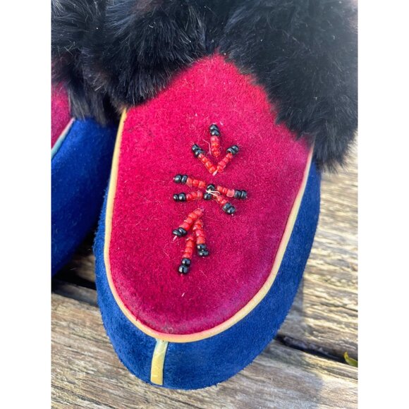 VIntage 1960s Canada Blue Red Suede Fur Womens Moccasin Slipper Sz 8 - Picture 16 of 16